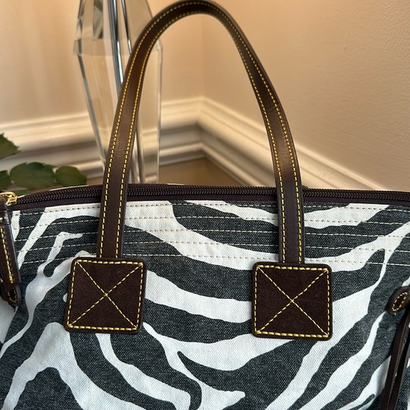 🎄♥️ Dooney & Bourke Canvas Zebra Victoria Bag, Pink Lining ♥️🎄 - Picture 9 of 16